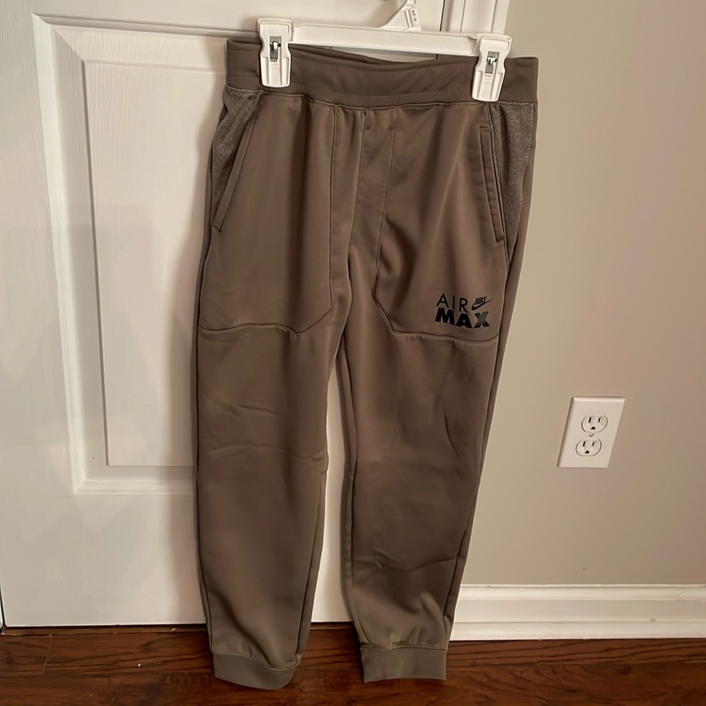 Nike Air Max therma-fit joggers boys Large